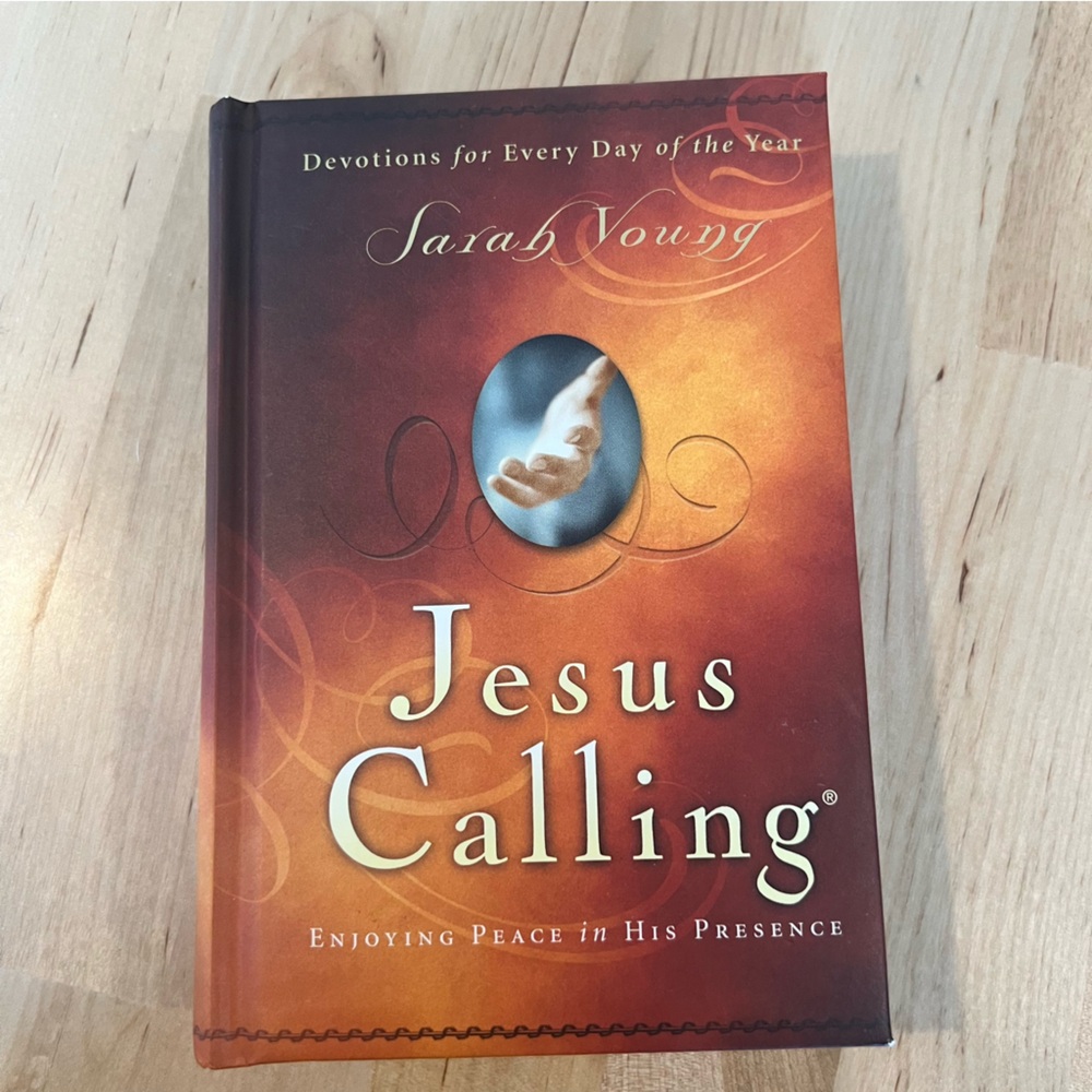 📚BUY 2 GET 1 FREE Jesus Calling by Sarah Young‎